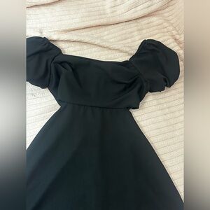 puffed sleeve black dress with slits on wait
